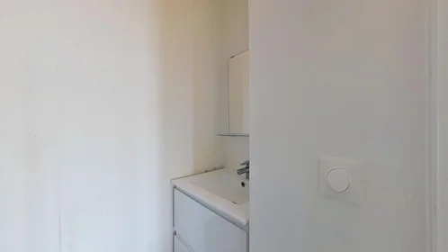 Private room at 5 Rue Hector Berlioz, image 15 of 18
