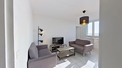 Private room at 5 Rue Hector Berlioz, image 8 of 18