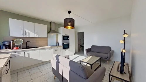 Private room at 5 Rue Hector Berlioz, image 9 of 18