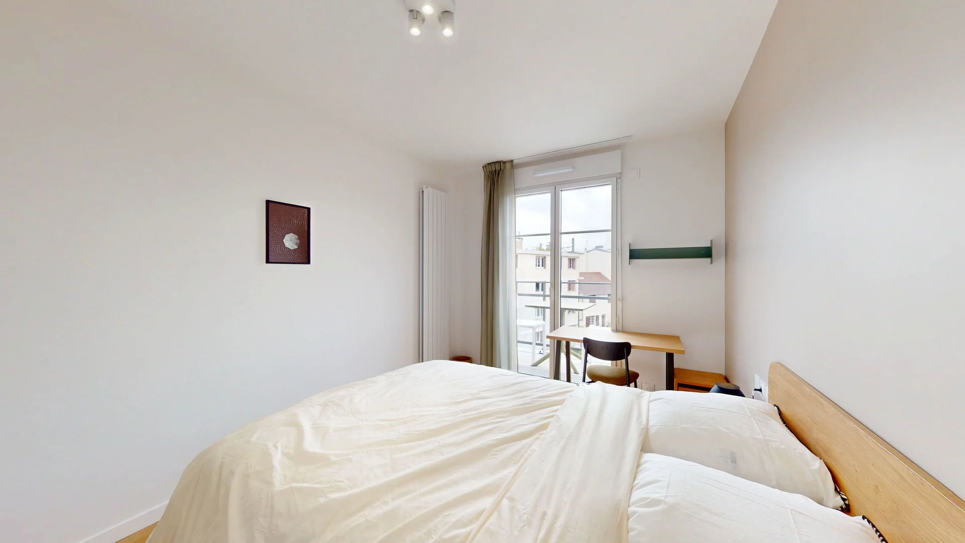 Chambre confortable pour étudiants disponible dans 