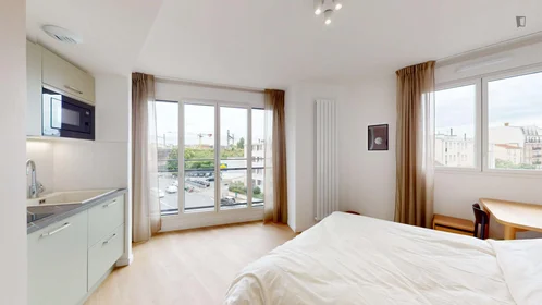 Chambre privée à Rue Hoche, image 1 de 23