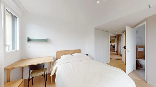 Chambre privée à Rue Hoche, image 3 de 23