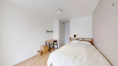 Chambre privée à Rue Hoche, image 4 de 24