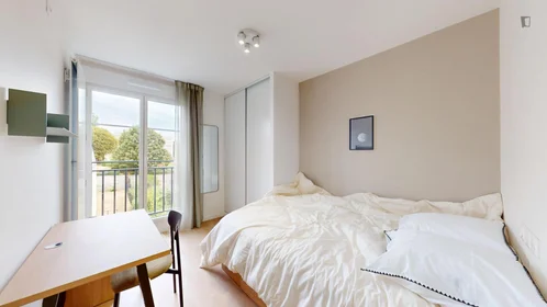 Chambre privée à Rue Hoche, image 1 de 21