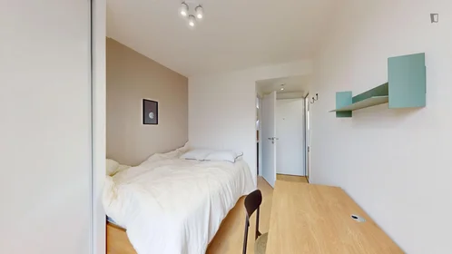 Chambre privée à Rue Hoche, image 3 de 21