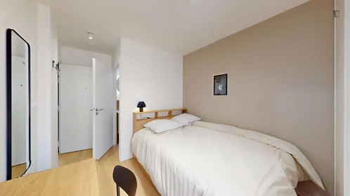 Chambre privée à Rue Hoche, image 3 de 21