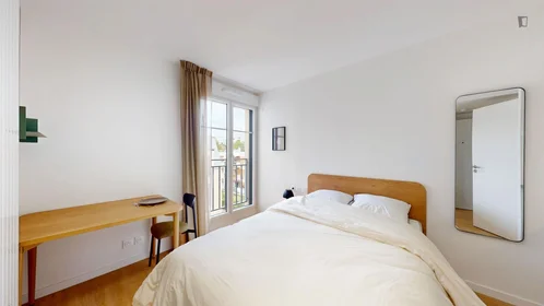 Chambre privée à Rue Hoche, image 1 de 22