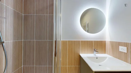 Chambre privée à Rue Hoche, image 5 de 22