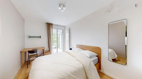 Chambre privée à Rue Hoche, image 1 de 23