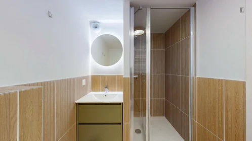 Chambre privée à Rue Hoche, image 7 de 23