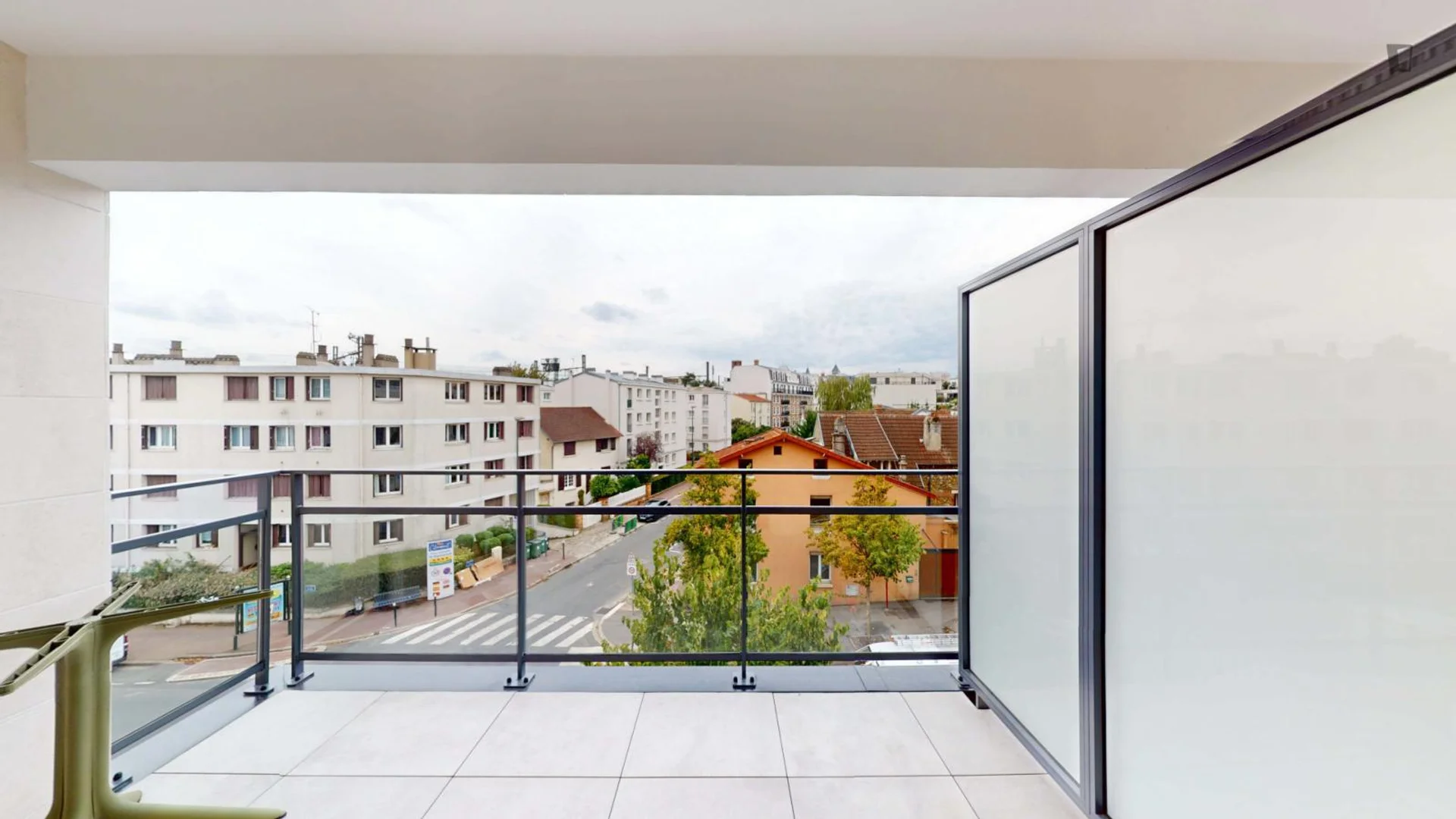 Chambre confortable pour étudiants disponible dans 