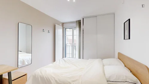 Chambre privée à Rue Hoche, image 1 de 22