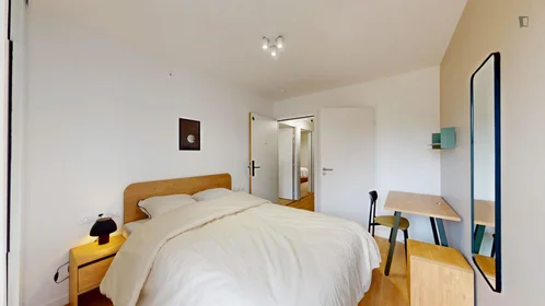 Chambre privée à Rue Hoche, image 3 de 22