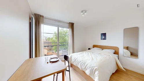 Chambre privée à Rue Hoche, image 1 de 22