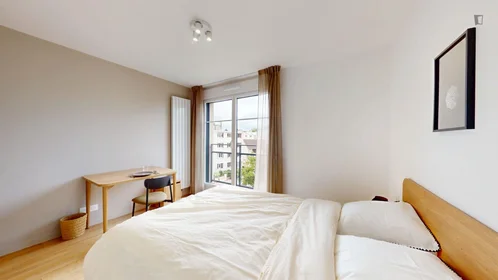 Chambre privée à Rue Hoche, image 2 de 22