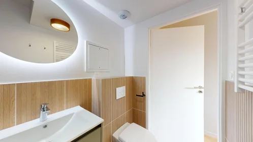 Chambre privée à Rue Hoche, image 4 de 22