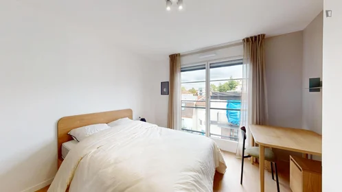Chambre privée à Rue Hoche, image 2 de 23