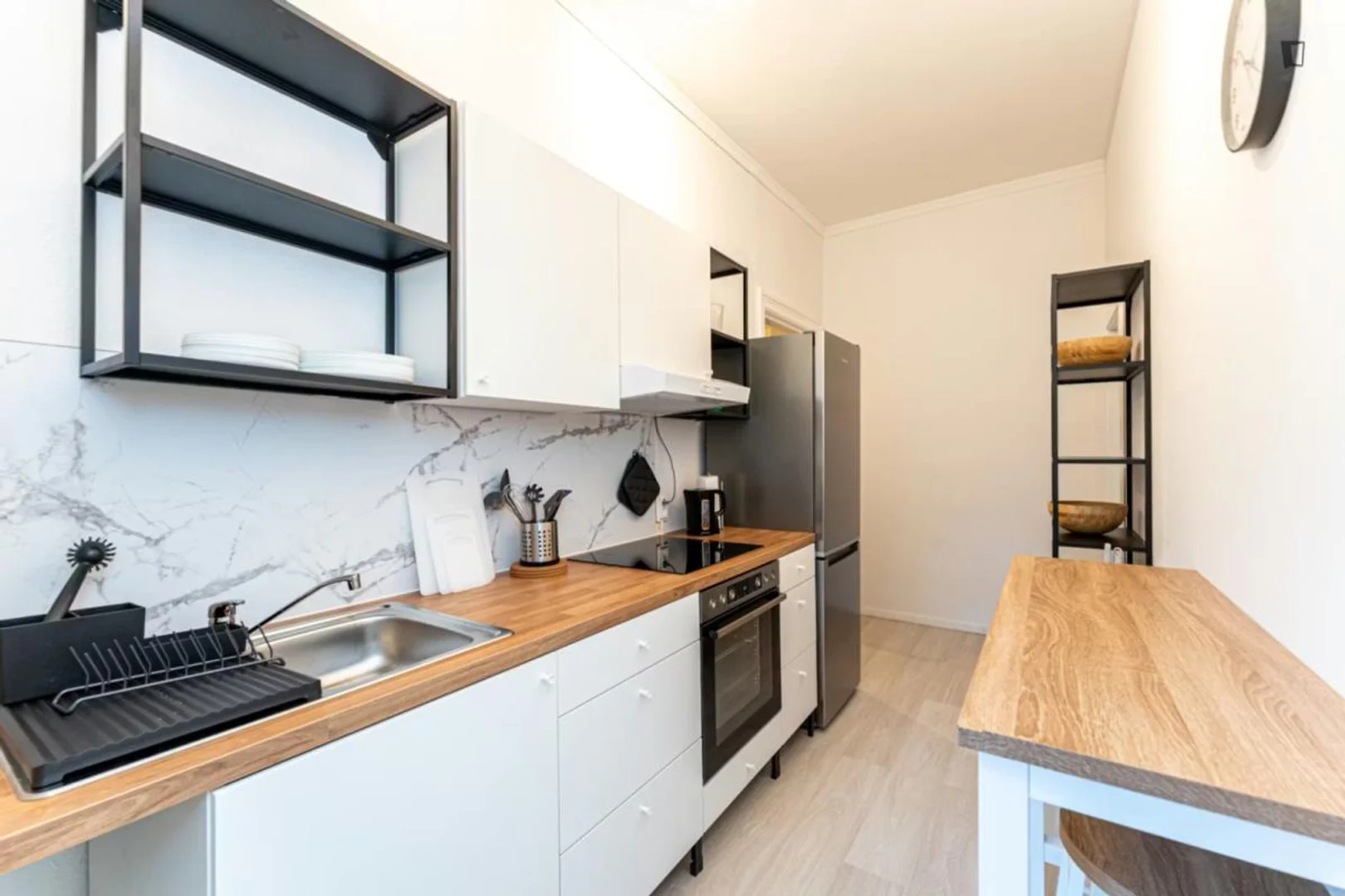 Habitación para estudiantes en  con área de estudio y facilidades compartidas