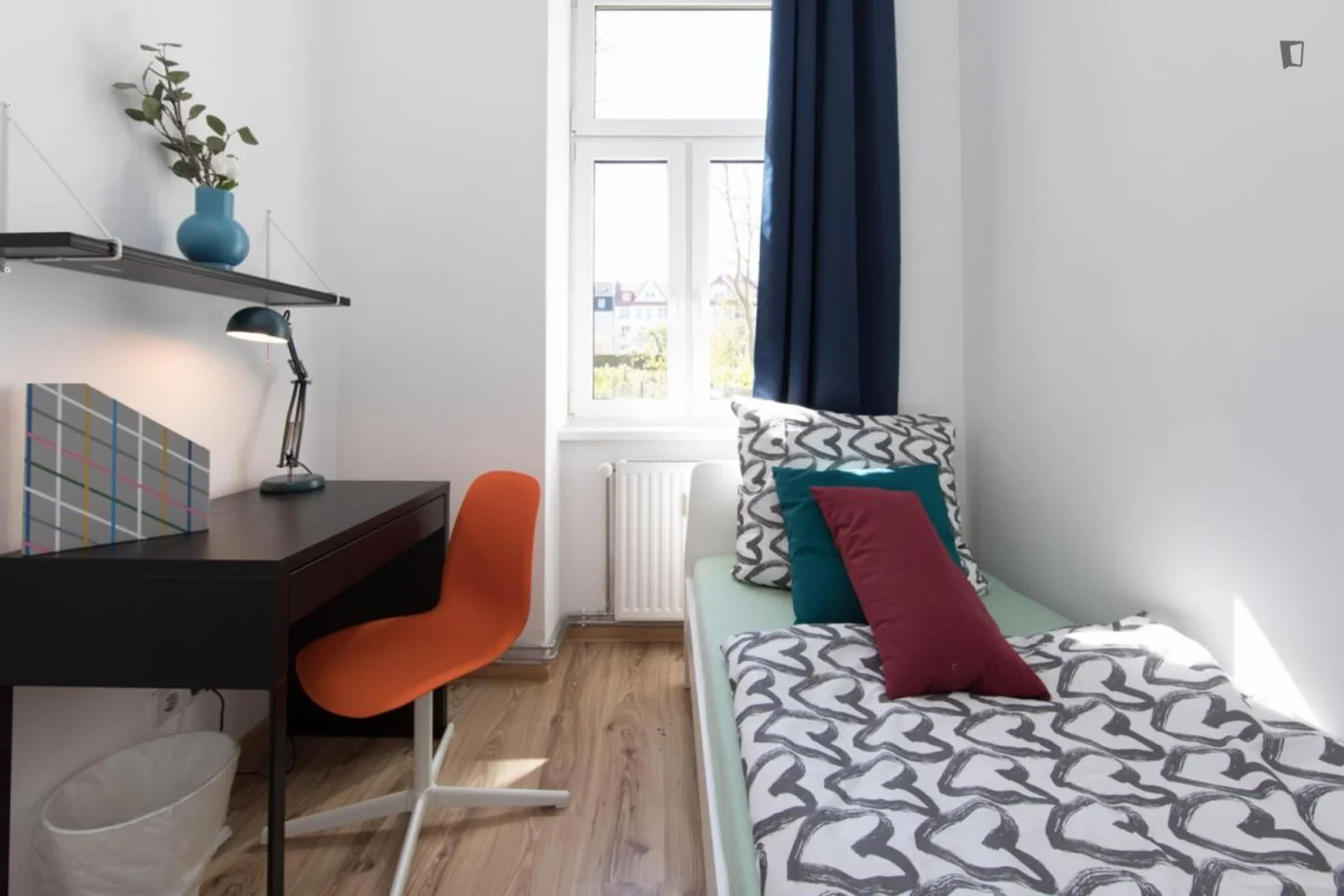 Habitación estudiantil económica cerca del campus en