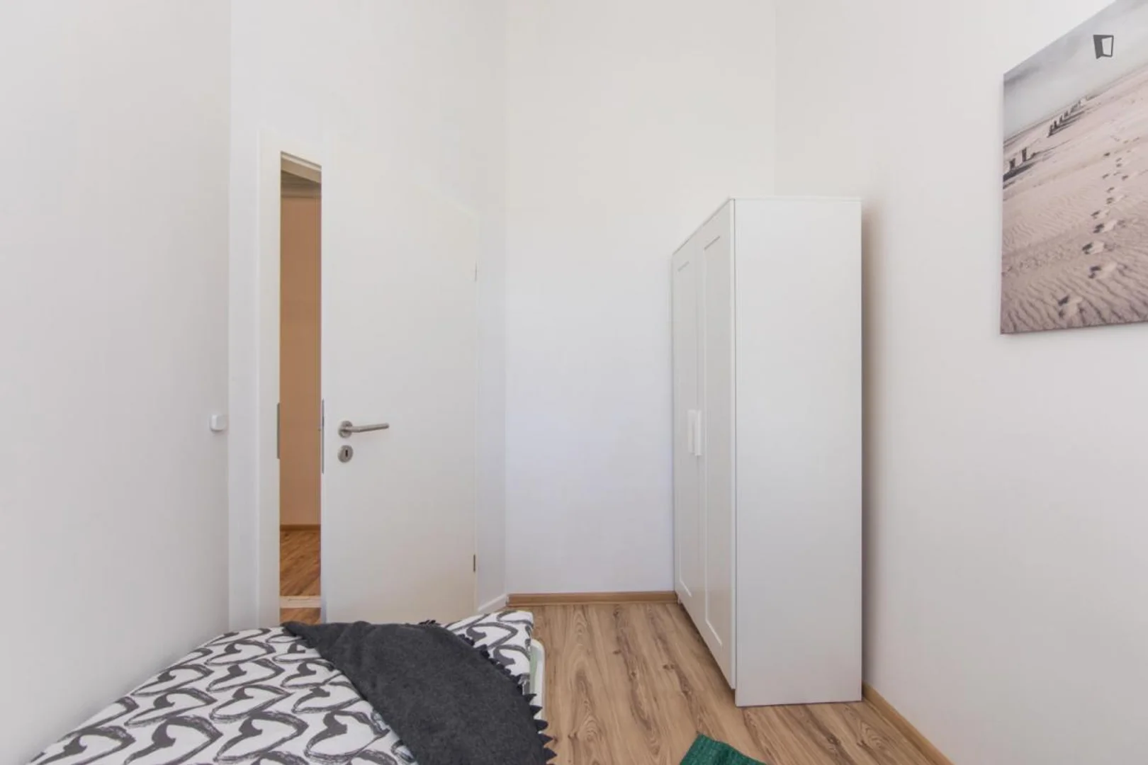 Habitación estudiantil económica con ubicación conveniente en
