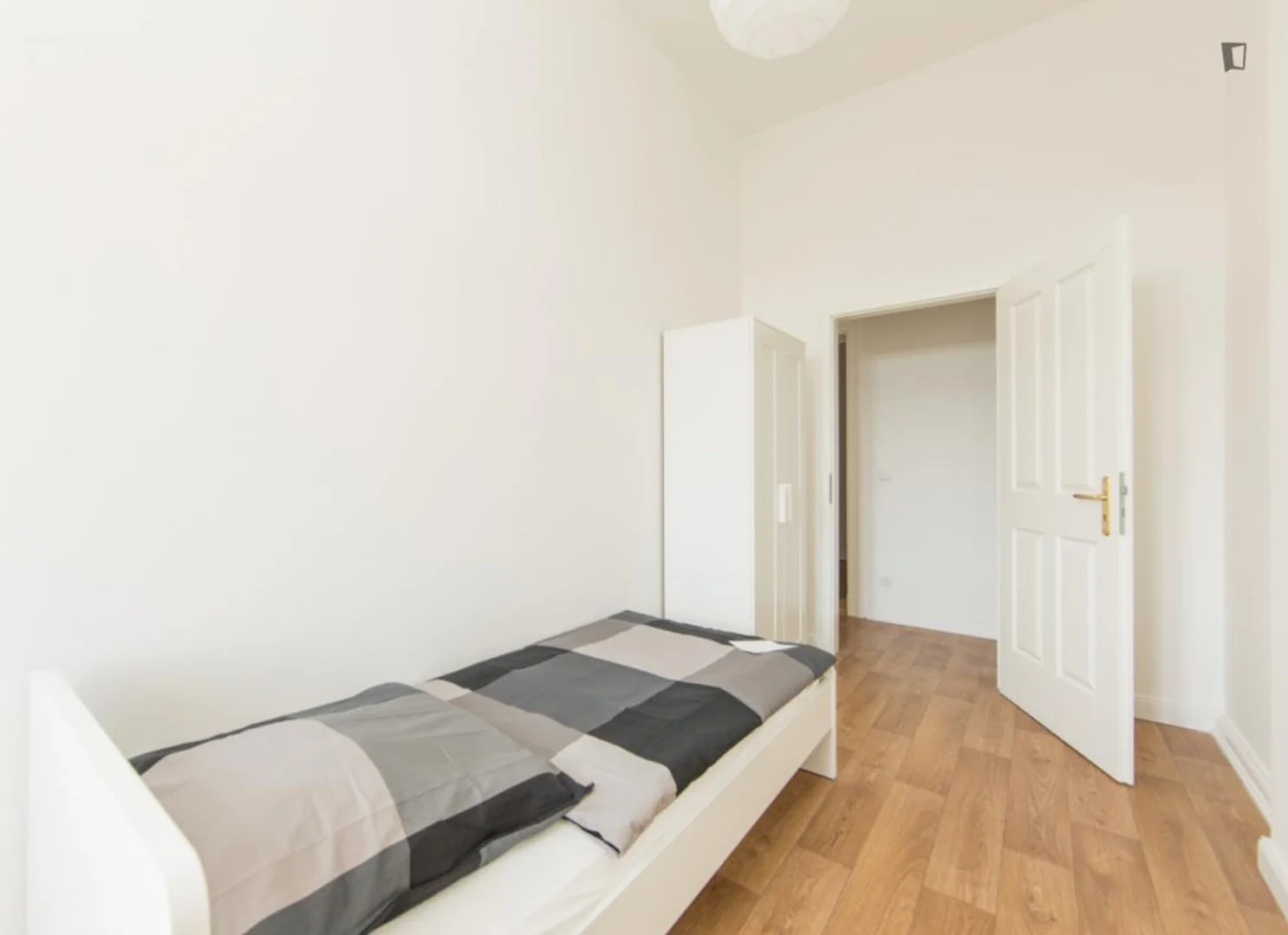 Habitación estudiantil económica cerca del campus en 