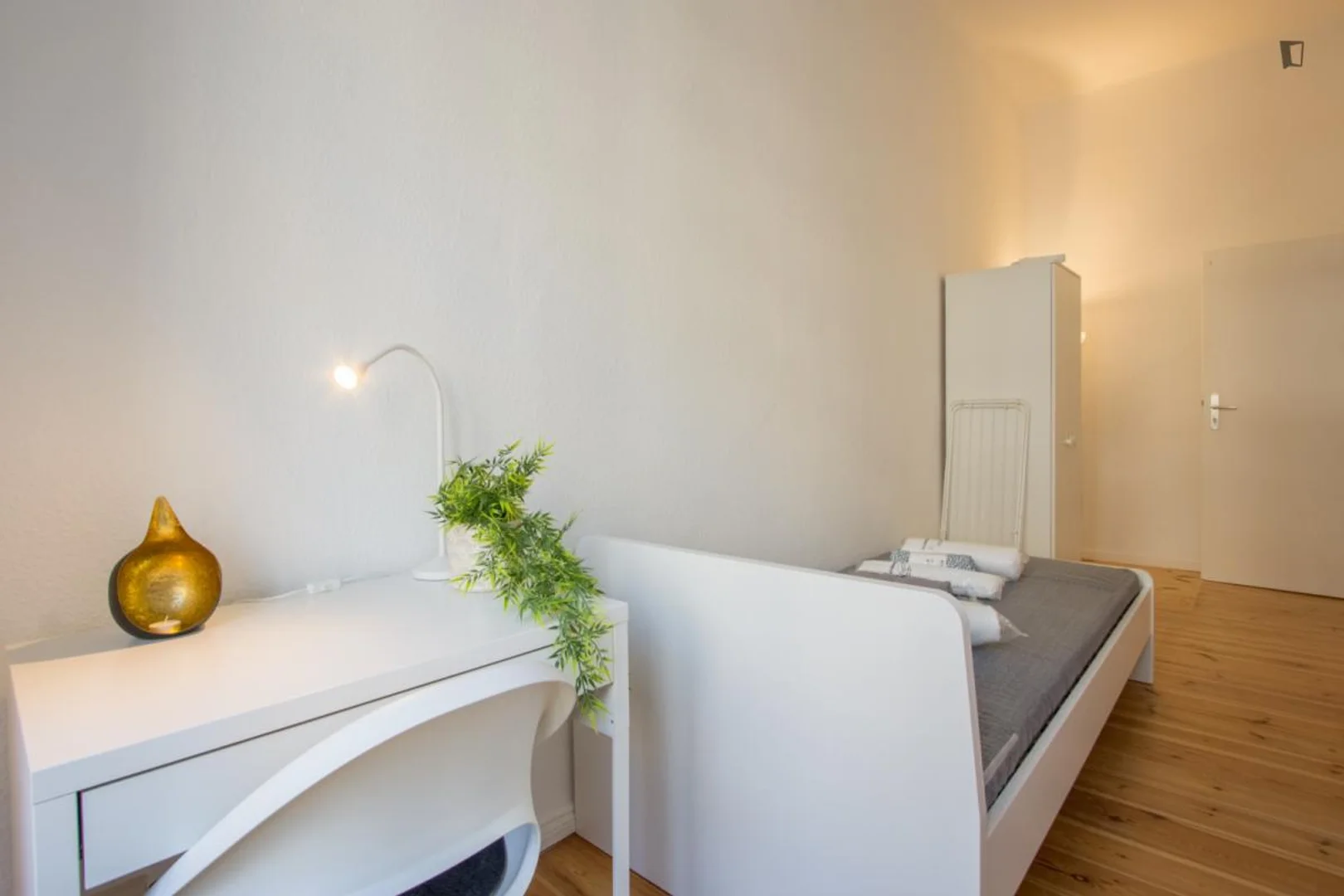 'de öğrenci dairesinde, tamamen mobilyalı kiralık oda