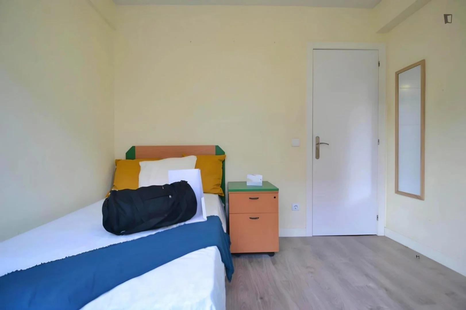 Helles und luftiges Studentenzimmer mit einfachem Zugang zur Universität in 