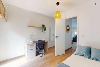 Private room at Carrer del Pintor Zariñena, image 1 of 10