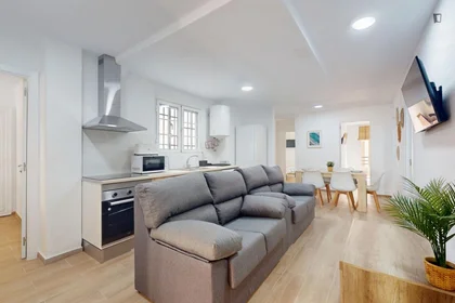 Private room at Carrer del Pintor Zariñena, image 3 of 14