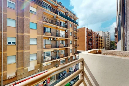 Private room at Carrer del Pintor Zariñena, image 8 of 14