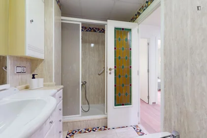 Private room at Carrer del Pintor Zariñena, image 9 of 14