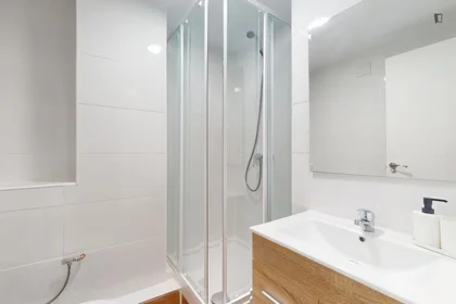 Private room at Carrer del Pintor Zariñena, image 10 of 14