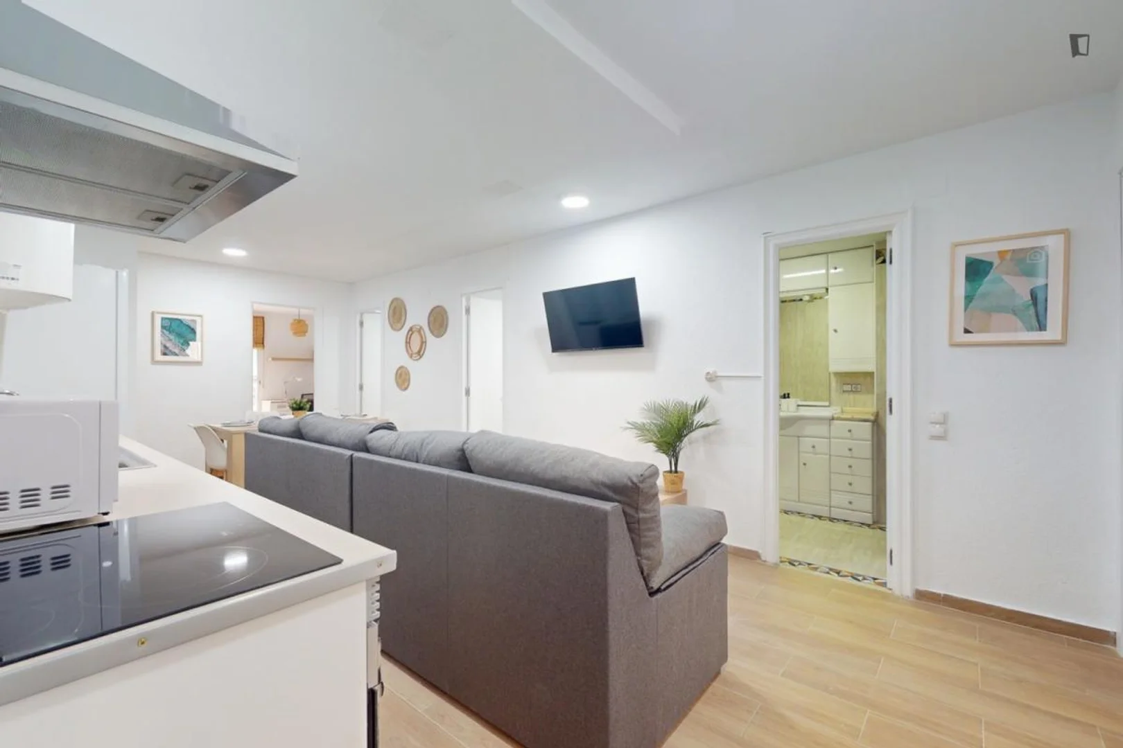 Comfortable and spacious student room in