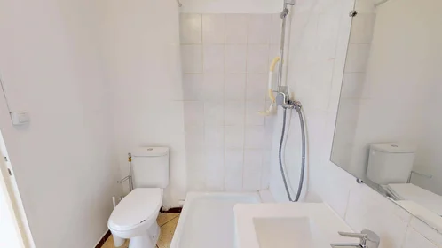 Stanza privata in 27 Bd de la Révolution, 13003 Marseille, France, immagine 9 di 17