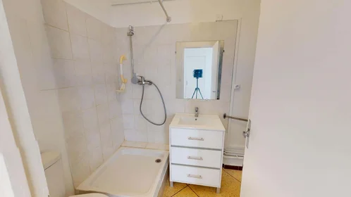 Stanza privata in 27 Bd de la Révolution, 13003 Marseille, France, immagine 10 di 17