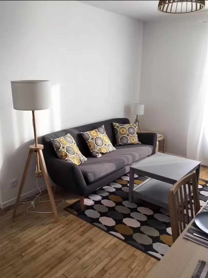 Quarto de estudante económico perto do campus em 