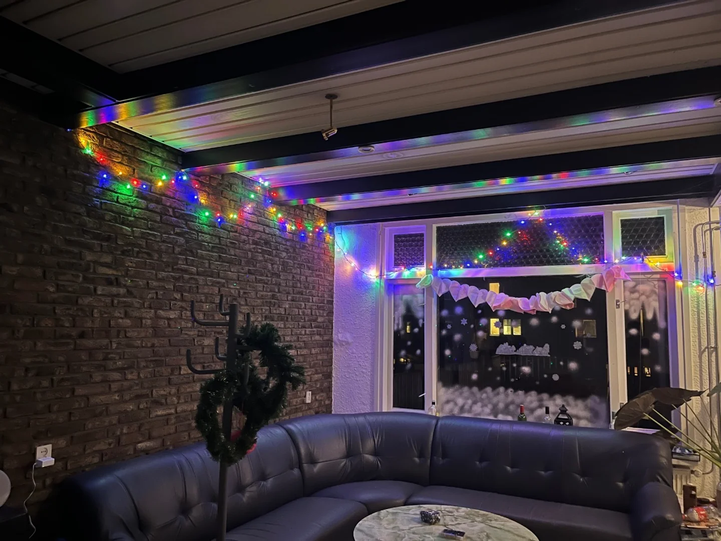 Stanza economica per studenti con ampia illuminazione in 