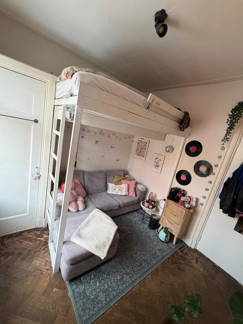 Habitación para estudiantes en  con modernas comodidades