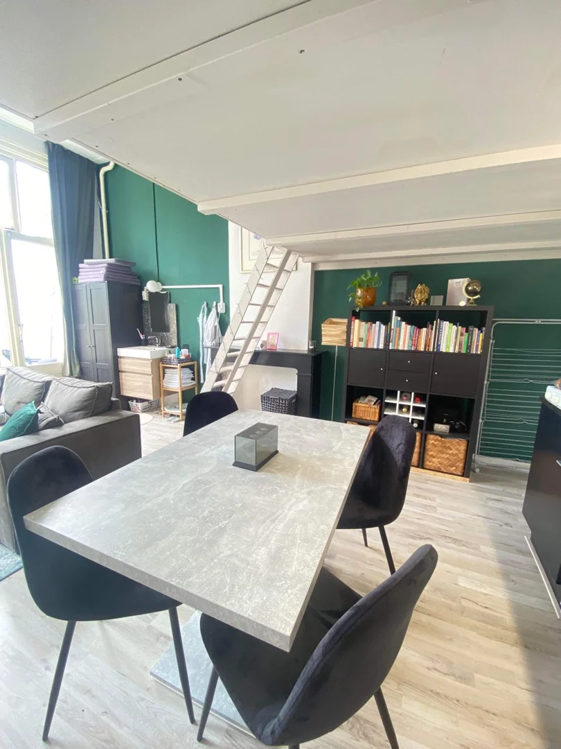 Habitación estudiantil económica con ubicación conveniente en 