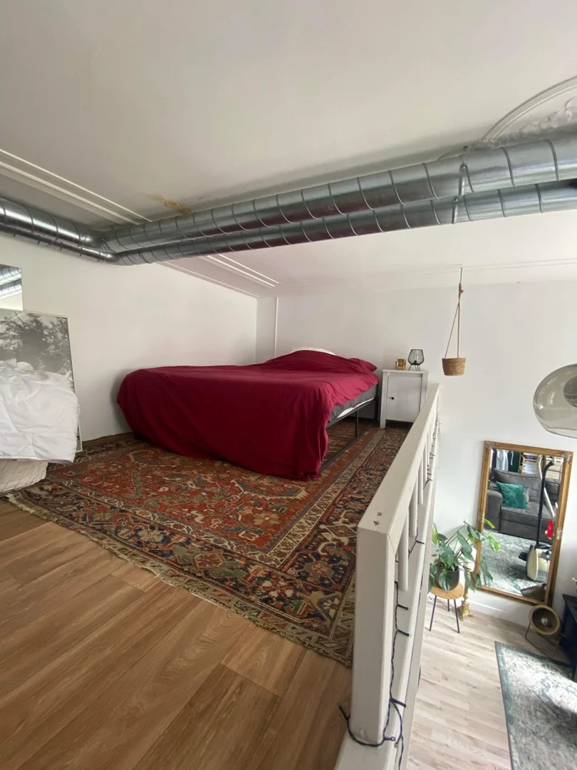 Habitación estudiantil amplia y cómoda en 