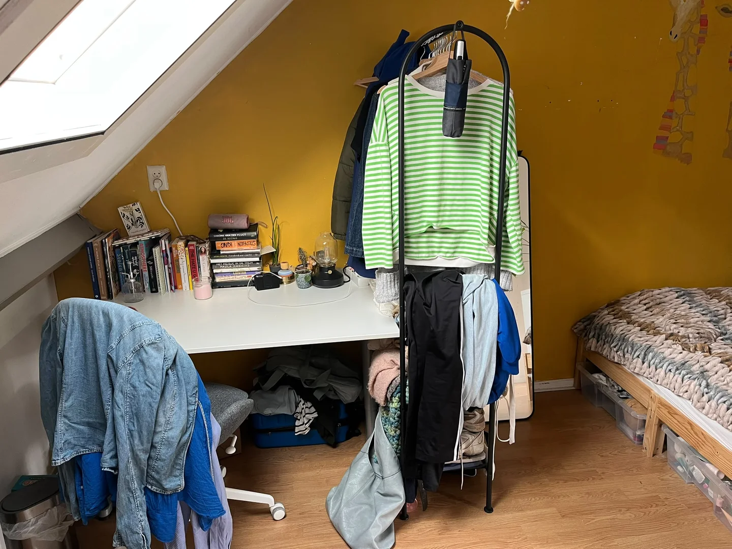 Funktionelles Studentenzimmer perfekt zum Studieren in 