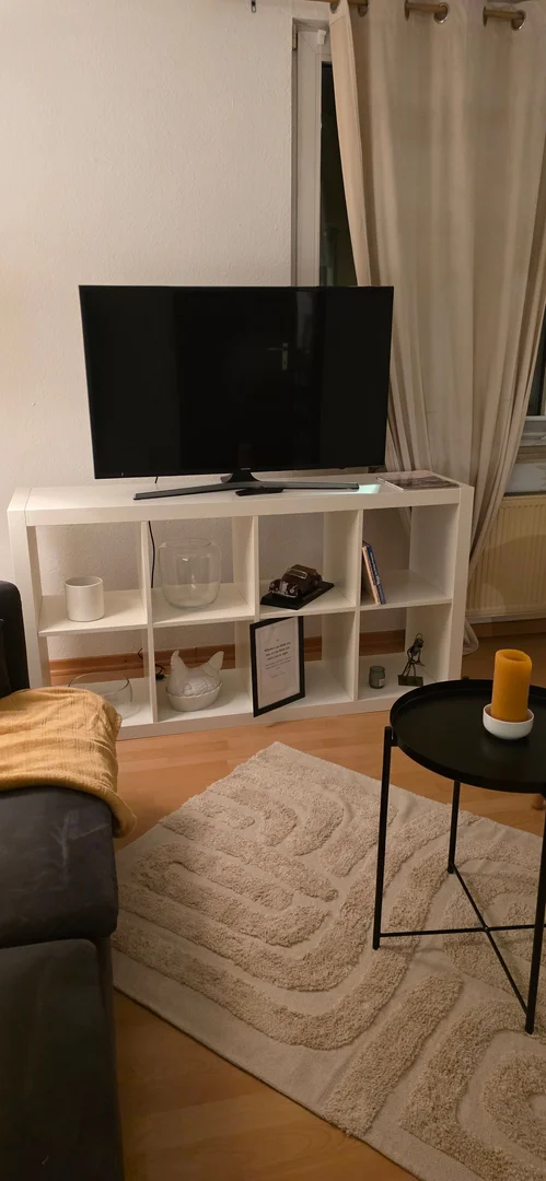 Habitación acogedora para estudiantes disponible en