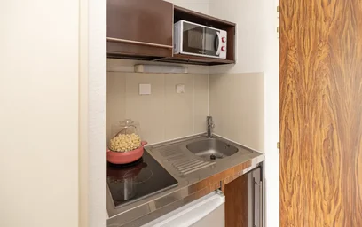 Quarto privado em residência em 80 Avenue du Docteur Albert Schweitzer, imagem 6 de 16