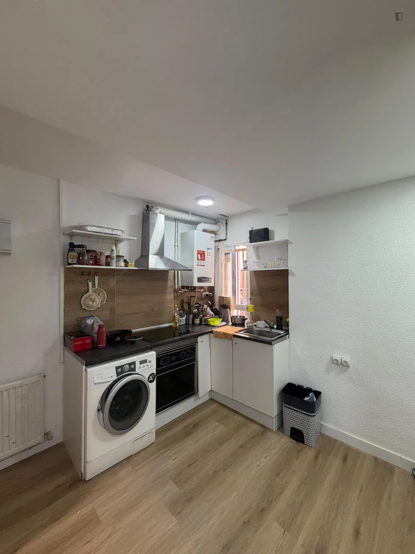 Comfortable and spacious student room in 