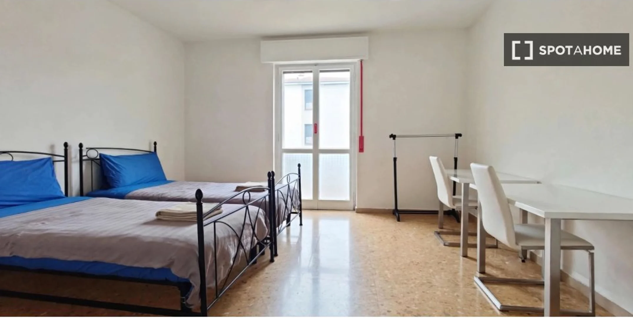 Chambre d'étudiant confortable et spacieuse dans 