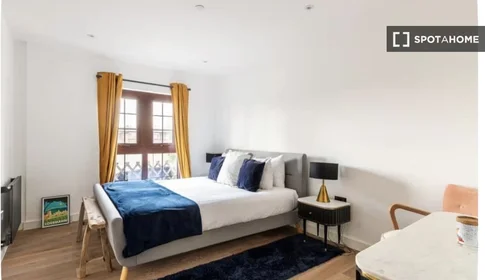 Entire apartment at Jubilee Street, image 11 of 17
