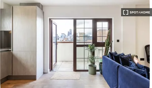Entire apartment at Jubilee Street, image 3 of 17