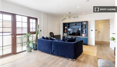 Entire apartment at Jubilee Street, image 5 of 17