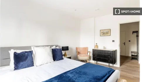 Entire apartment at Jubilee Street, image 10 of 17