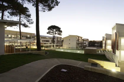 Alojamiento entero en residencia en 90 South St, Murdoch WA 6150, Australia, imagen 9 de 14